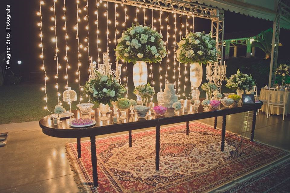 decoração bem iluminada para o casamento 